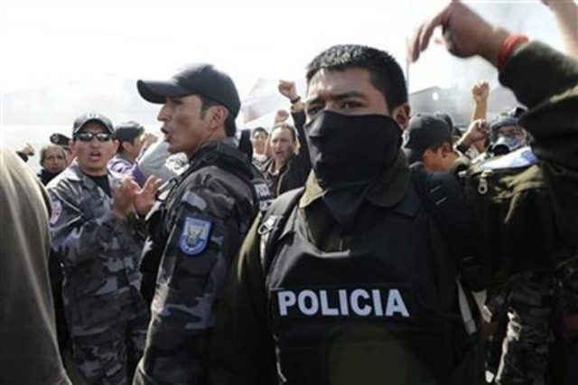 Colombia cierra frontera con Ecuador y viaja a Unasur