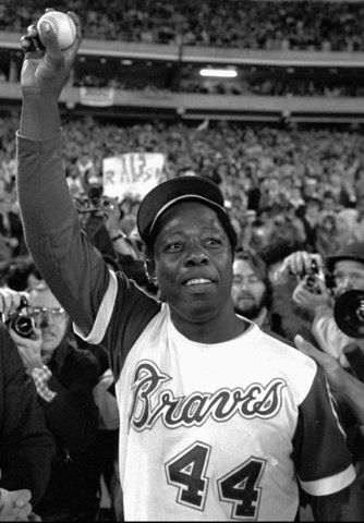 Hank Aaron breaks ruths career home run record