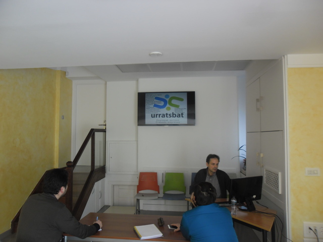 SEXTO DÍA - Exposición proyectos del centro Eraiken - Visita Antonio