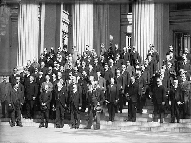 Federal reserve banks open