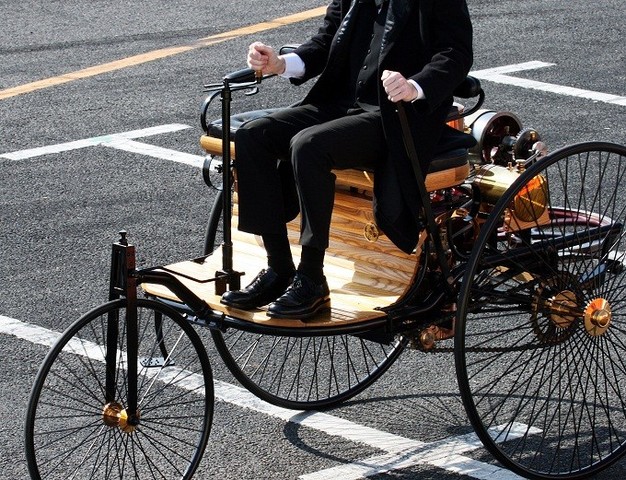 Primer Vehiculo automotor