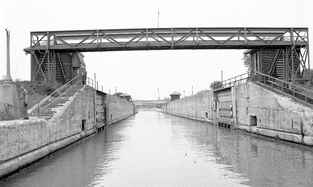 canal lock