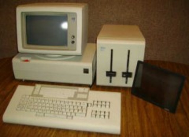Se lanza la primera microcomputadora (1980)
