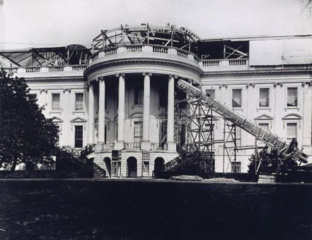 who build while house