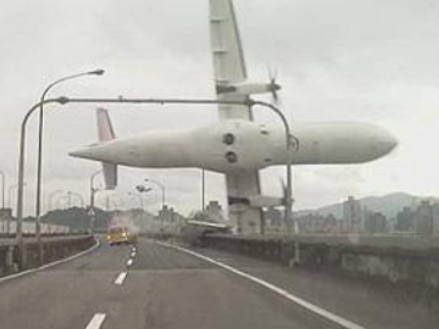 plane crash into a biulding.