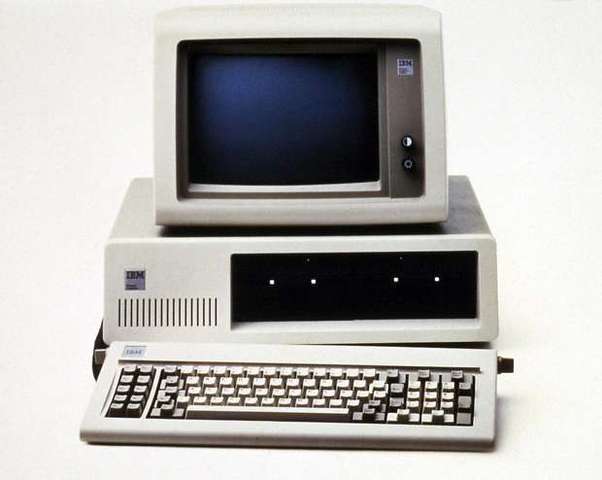 IBM lanza el “PC”