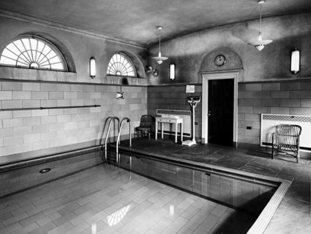 FDR adds a second floor and moves the Oval Office to the southeast corner