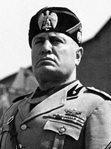 Mussolini arrives to power