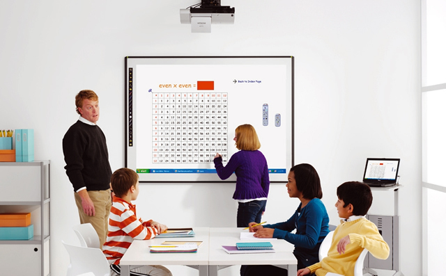 Primera Pizarra Digital