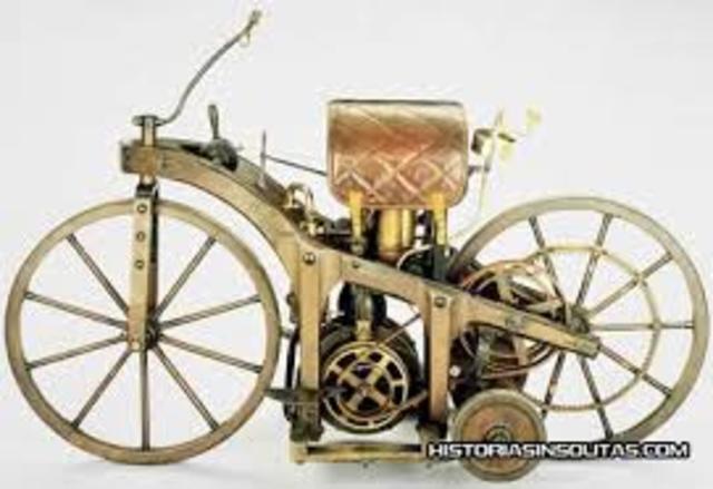 Primera motocicleta con motor de gas.