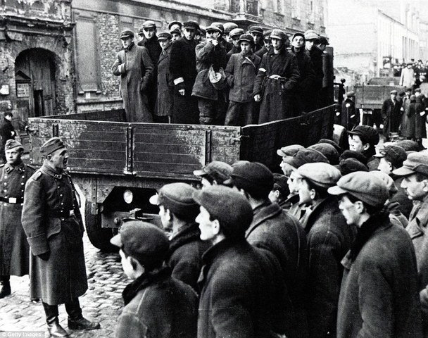 Jews deported from Warsaw to Treblinka