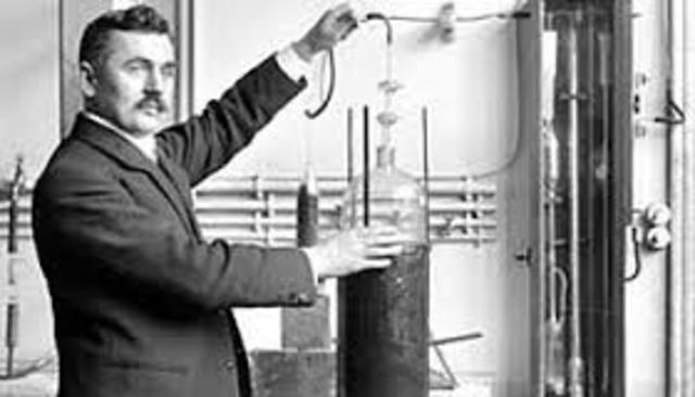 GEORGES CLAUDE CREA LA PRIMERA LÁMPARA DE NEÓN