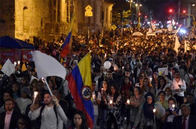 MACROSISTEMAS:Es la cultura o subcultura en la  que el niño esta inmerso y en la que comienza  a participar en su mayoría de edad, la cultura incluye una serie de creencias, valores o actitudes característicos.