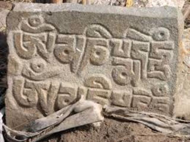 ESCRITURAS SOBRE PIEDRAS,MADERAS ,TELA Y BARRO