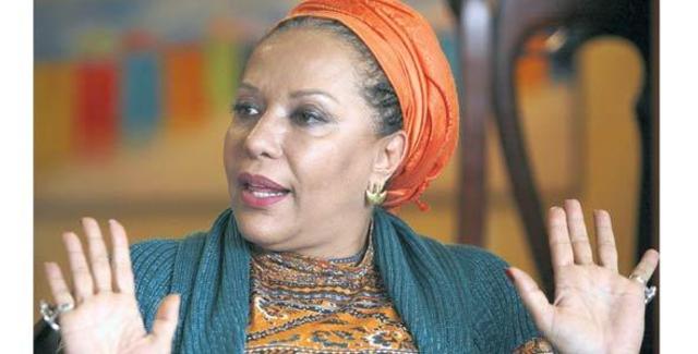 Piedad Córdoba le pide al Partido Liberal que la 'respete' y que no la saque 'a sombrerazos'