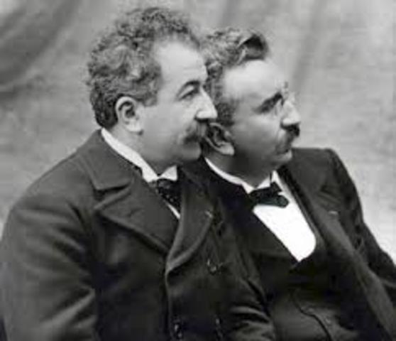 PRIMERA PROYECCIÓN DE PELÍCULA, Auguste y Louis Lumiére