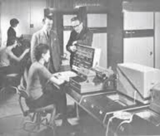 CREACIÓN DE LA COMPUTADORA