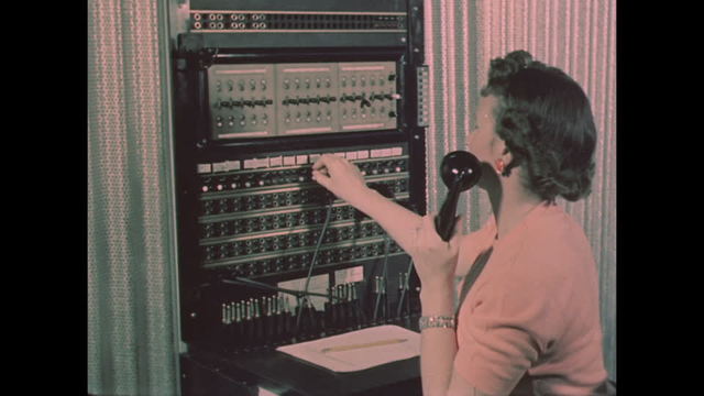 Surge la 1° Central Publica Telefónica.