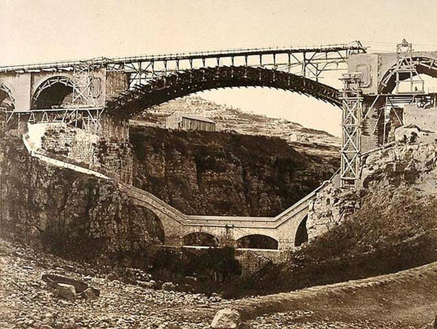 Puente de hierro.