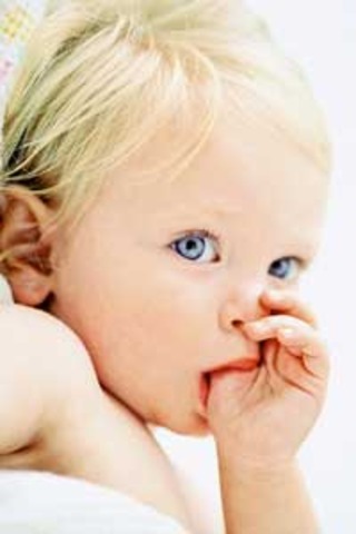 when i was 2 i used to suck finger i couldn´t put in little things in my mouth and i slept to walk by the house