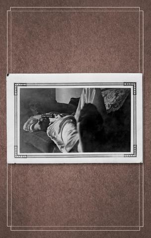 4 Jacob Portman's grandfather, Abe, passes away in Jacobs arms.