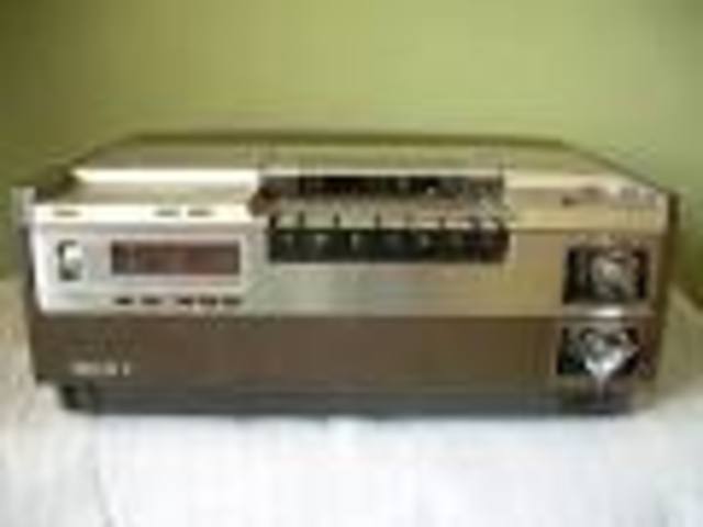 Se comercializó la primera Cámara.