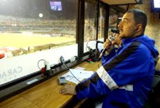 Transmisión de partidos de fútbol y caballos.