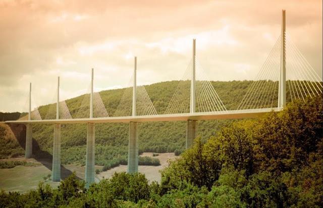 Viaducto de Millau, Aveyron - Francia -ACONTECIMIENTO INTERNACIONAL