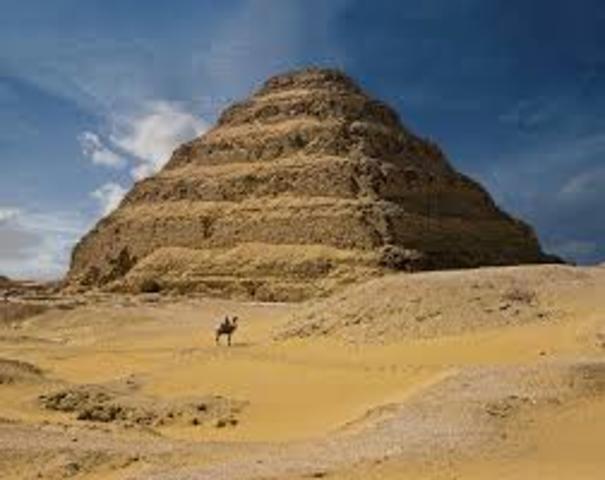 Imperio antiguo-piramide peldaños