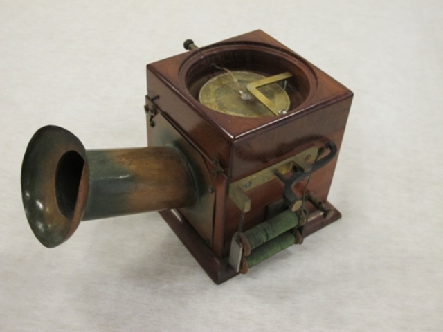 telefono.Alexander Graham Bell.