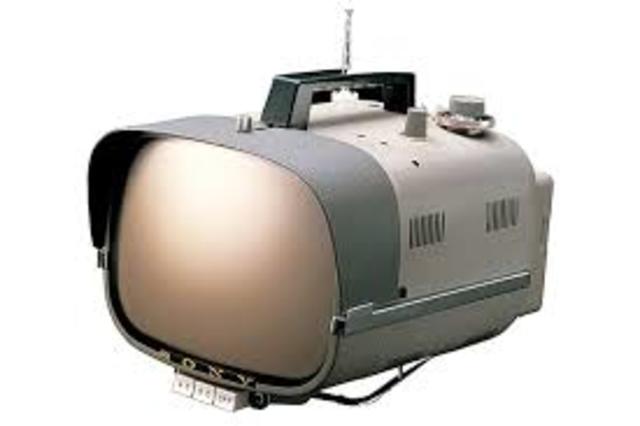 Sony produce el primer televisor transistorizado.