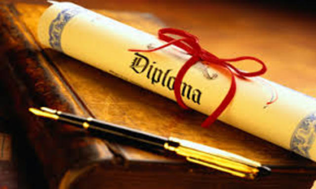 TRES NIVELES DE ESTUDIO