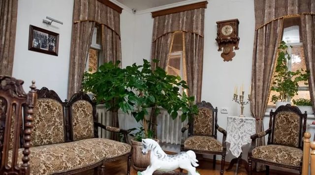 Some interesting facts about merchant's houses.