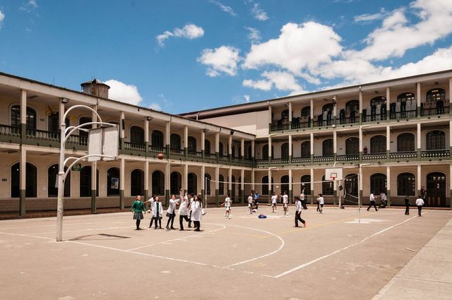 PRIMER PARTIDO DE BALONCESTO EN COLOMBIA