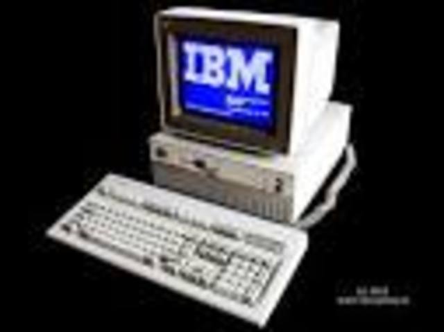 IBM introdujo al mercado las computadoras PS/2