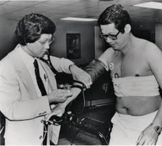 Aquino heart attack/ sent to US