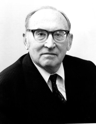 Maurice Wilkes inventa la microprogramación