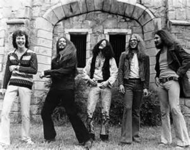 Robert Kahn exhibits first public demonstration of ARPANET at the International Computer Communication Conference