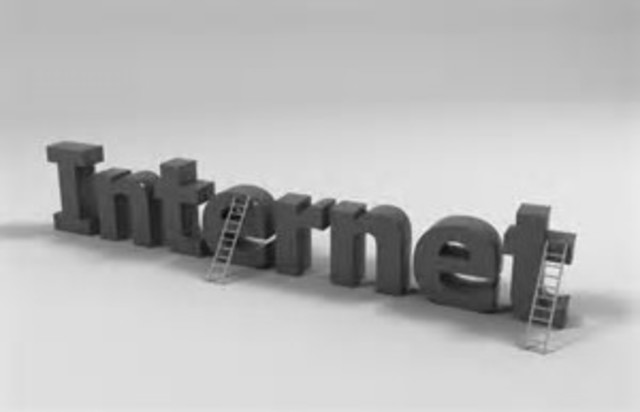 Tim Bernes-Lee creates world wide web on a NeXT Computer