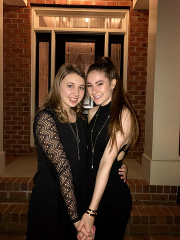 Mi amiga y yo fuimos al baile de Sadies.