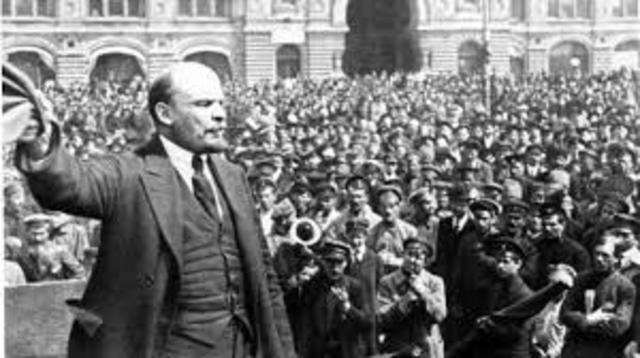 Lenin forms Revolutionary Council