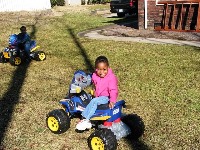 Mi mama me trajo una motocicleta