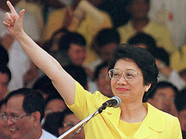 Marcos Calls for Snap Elections