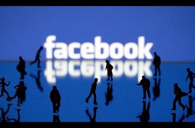 SE LANZA LA RED SOCIAL FACEBOOK