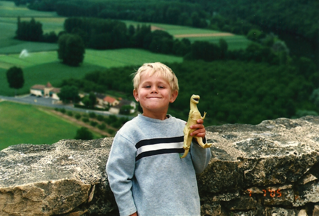 Nací en Chagrin Falls, Ohio en 2000.