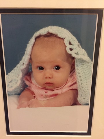 Mi hermana, Ella, nació.