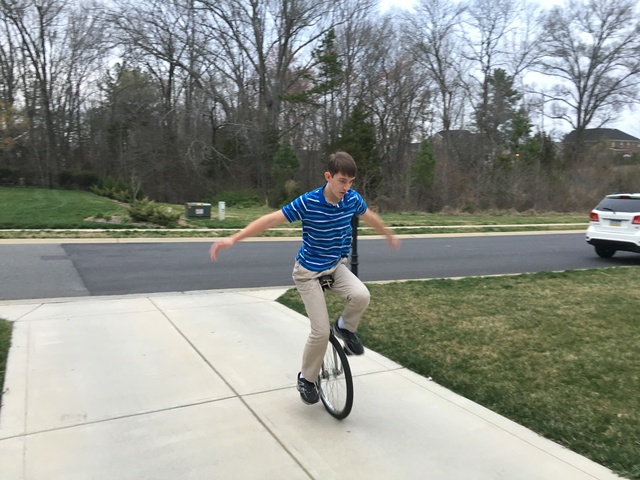 Aprendí a montar en monociclo.