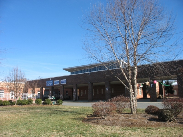 Fui a escuela primaria en Weddington.