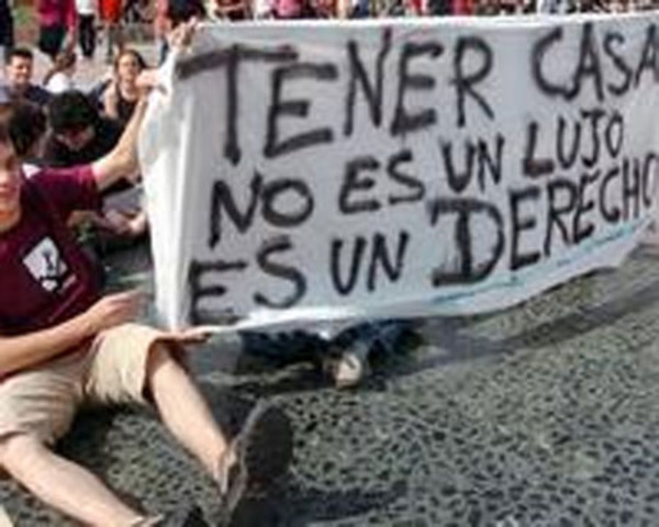 Chávez reconoce deuda en materia de vivienda y pide ayuda al sector privado