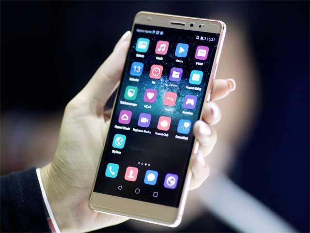 Touchscreen Cell phones were invented 1992